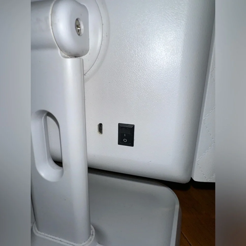 LED light up standup mirror